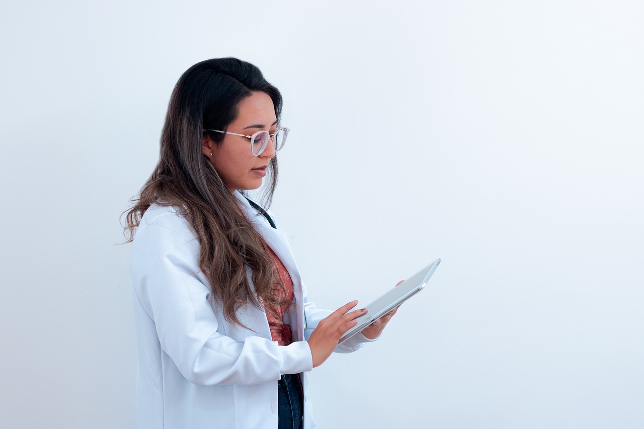 A Women Doctor Providing Professional ADHD Treatment Clinic in Scottsdale, Arizona - PracticeRX Conciege Medicine & Mental Health Center